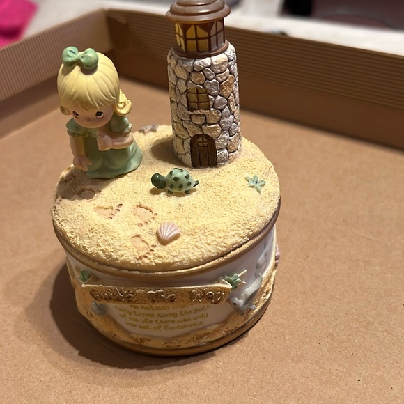 PRECIOUS MOMENTS 2001 FOOTPRINTS OF FAITH MUSIC trinket BOX - Picture 2 of 4